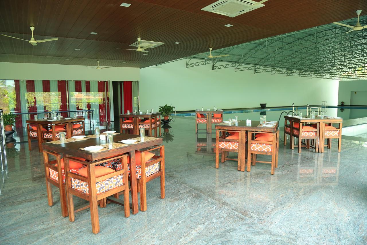 Kohinoor Hotel Alwaye Esterno foto